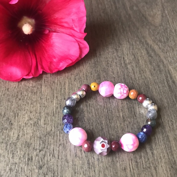 Handmade girls beaded stretch bracelet - Picture 6 of 6